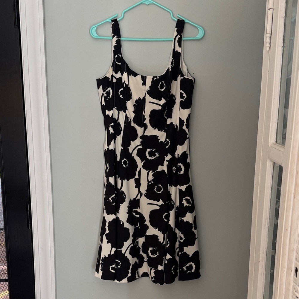 Nine West Floral Black and White Dress size 12. A-line full bottom.